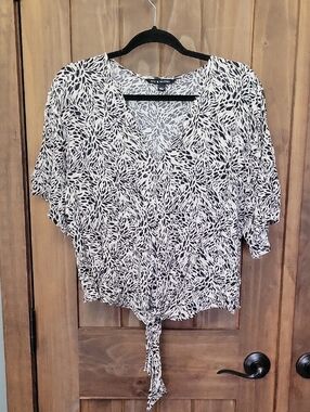 Zac & Rachel Black and White Tie-Front V-Neck Blouse